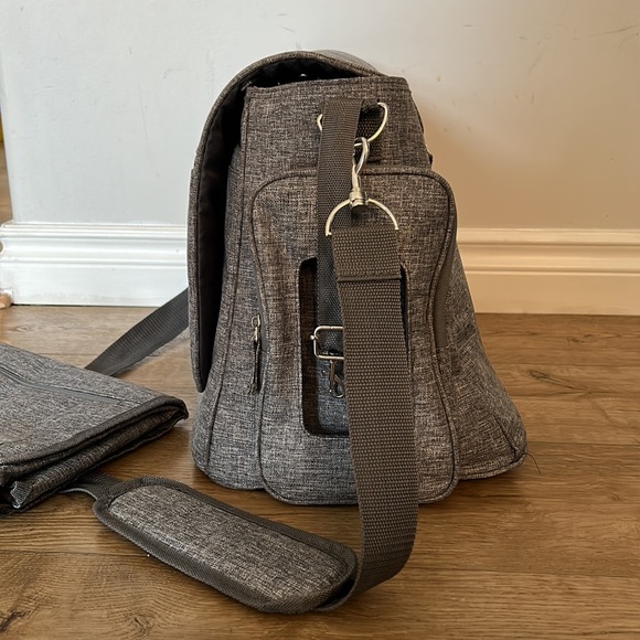 Like New bbluv Grey Diaper Bag - Picture 3 of 4